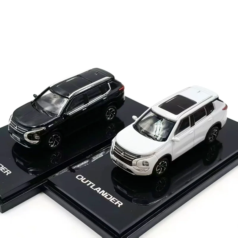 Diecast 1:64 Scale Outlander 2023 Alloy Car Model Collection Souvenir Static Display Vehicle Decoration Holiday Gift