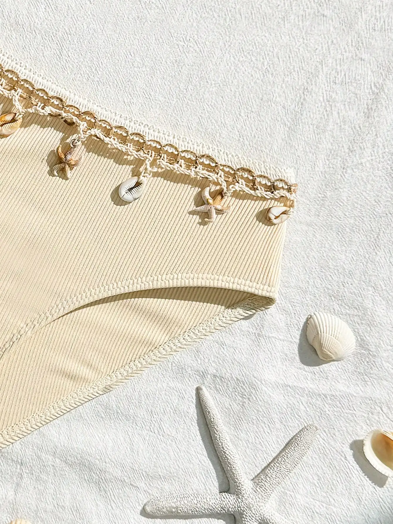 

Бежевый комплект бикини с декором в виде ракушек, с завязками на шее, из ребристой ткани, для пляжа