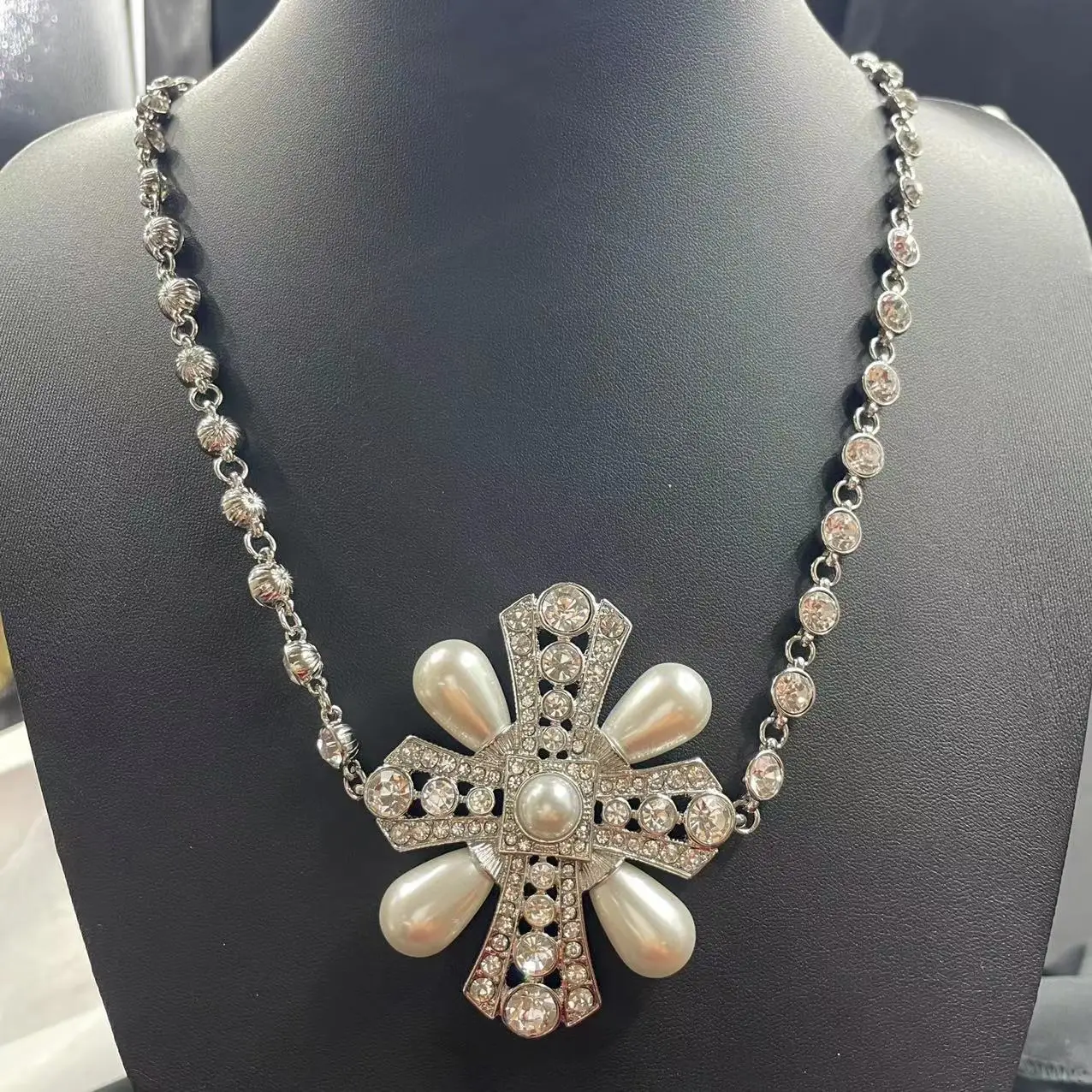 

Серебряное жемчужное ожерелье с крестом, ретро-модная поясная цепочка, дворец, светлое роскошное ожерелье ручной работы