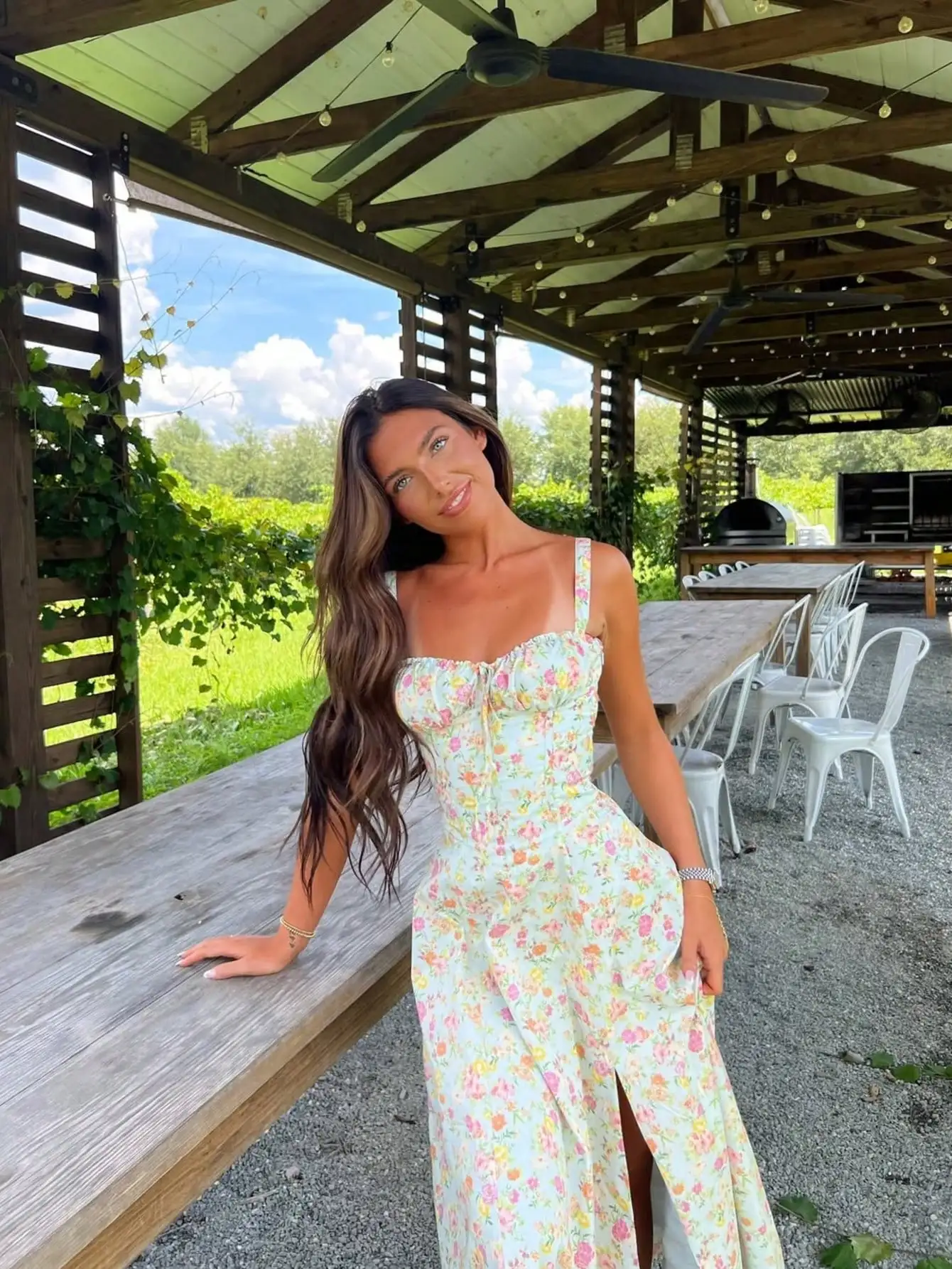 

Платье миди А-силуэта с цветочным принтом и разрезом, струящееся, повседневное, для летнего отдыха, элегантное