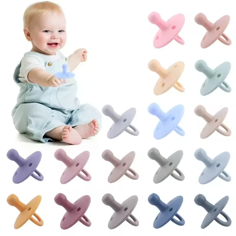 Bambino con ciuccio