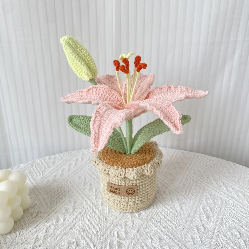 Gehäkelte Lilie im Topf Kreative Kunstblume Handgefertigte Gewebte Lilie im Topf Künstliche Pflanze Raumdekoration Bücherregal-Deko Liebevolles Geschenk – Detail 5