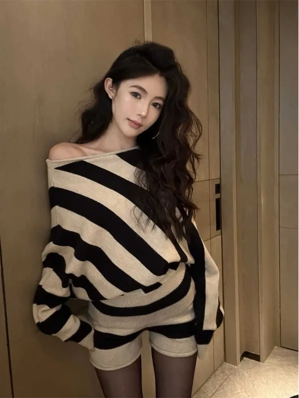 

Retro Color Blo Striped Casual Knitted Long Sve Women's Sweater Set with Straight Leg ort Pants Two Piece Suit Autumn
