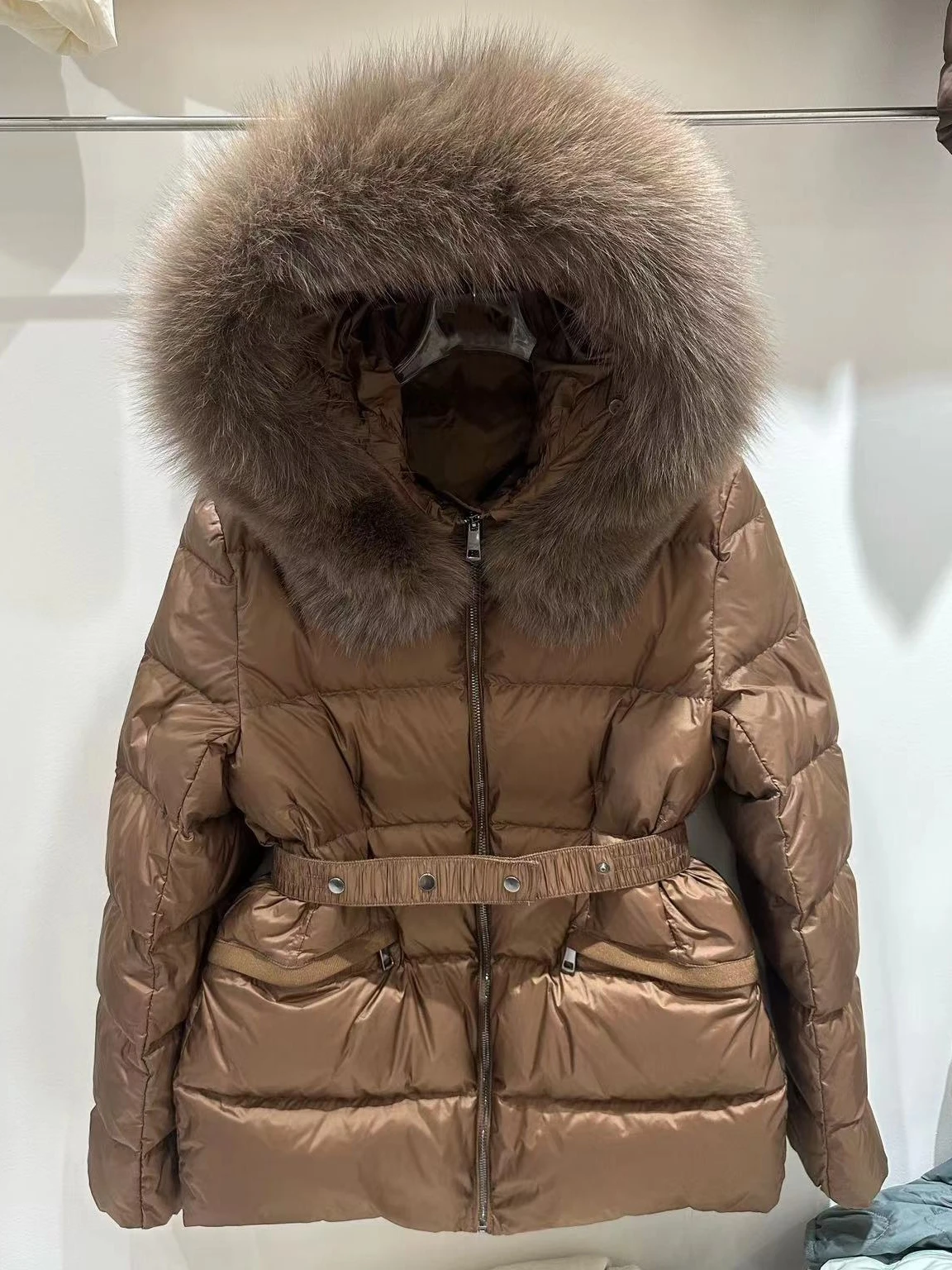 Women's Short Puffer Jacket Thick White Duck down Waist Cinched Large Fur Collar Hooded Coat Stylish Commute Style Fleece Lined