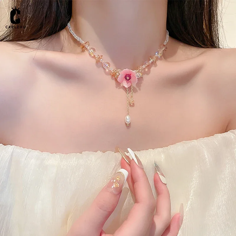 

Korean Version Delicate Pink Imitation Crystal Flower Pendant Necklace for Women Elegant Glamour Collarbone Chain