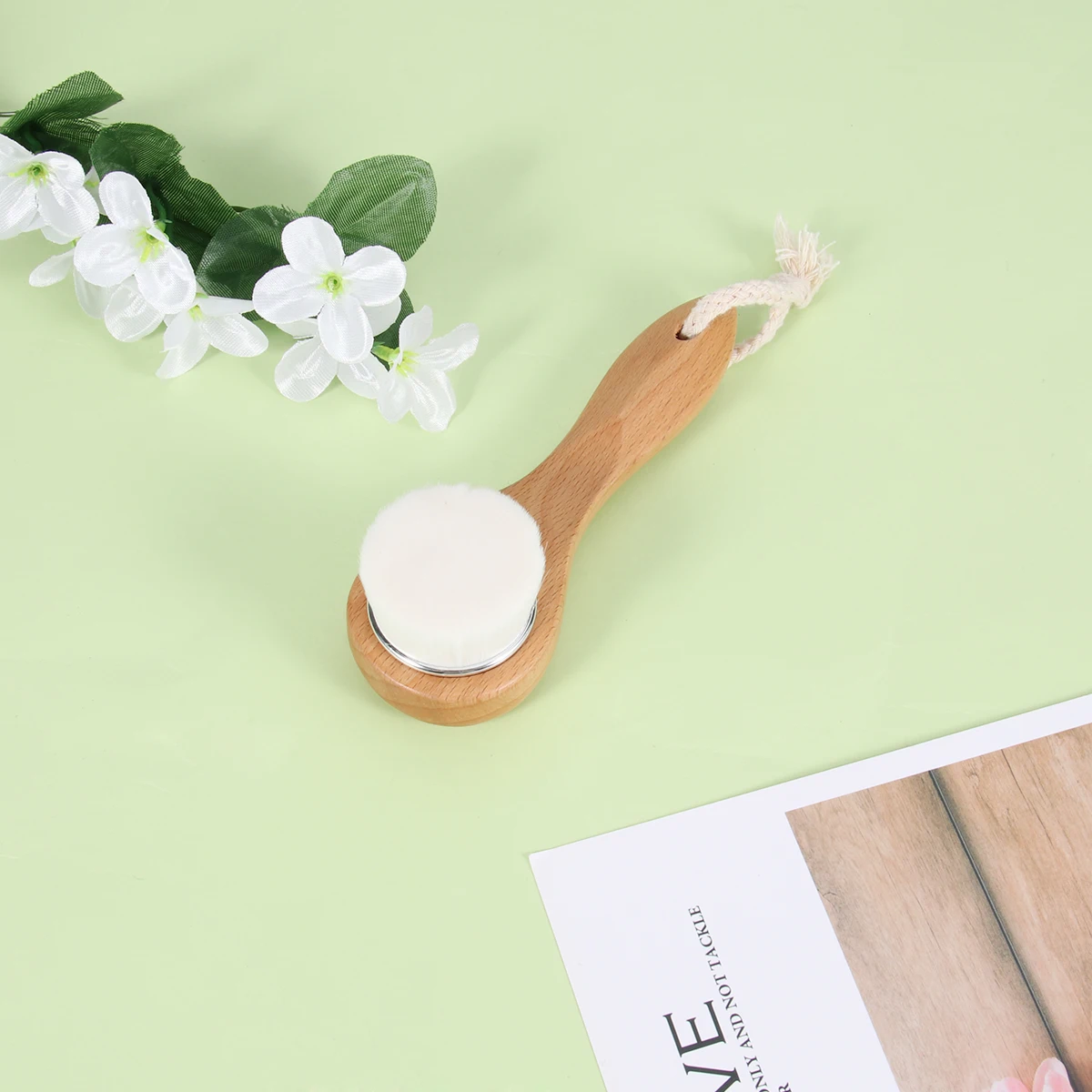 

Facial Cleansing Brush Wooden Long Handle Hanging Spa Wash Deep Pore Cleaning White Super Fine Fiber Facial Brush Exfoliating