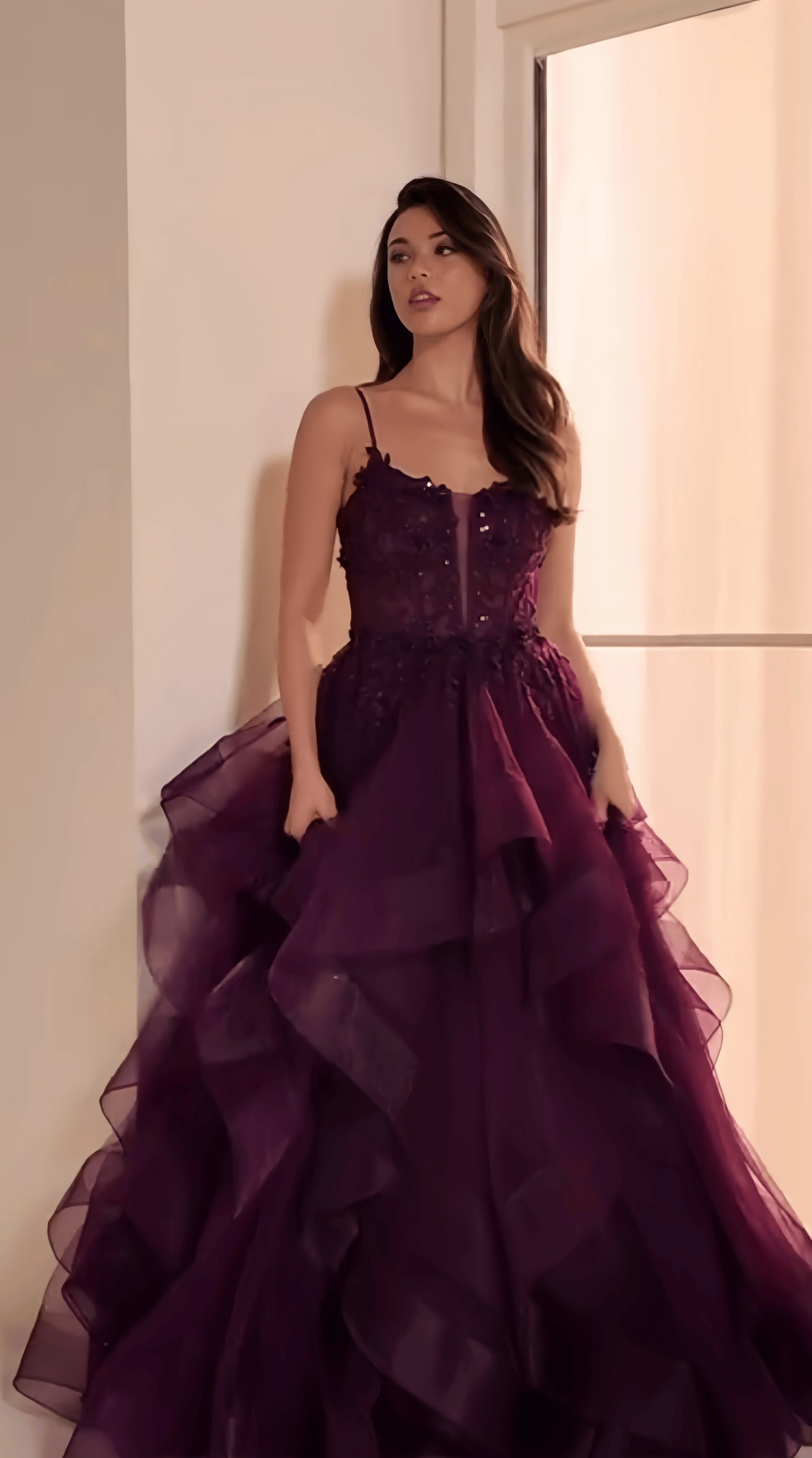 

Элегантное вечернее платье на тонких бретельках 2025, женское платье из органзы сливового фиолетового цвета с оборками и пайетками для роскошной вечеринки по индивидуальному заказу