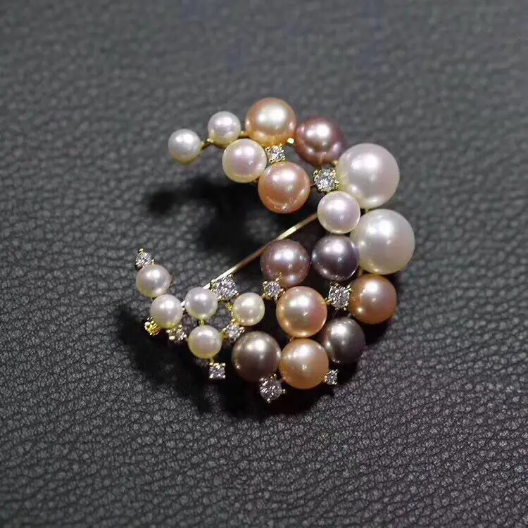 

Freshwater pearl moon brooch brooches