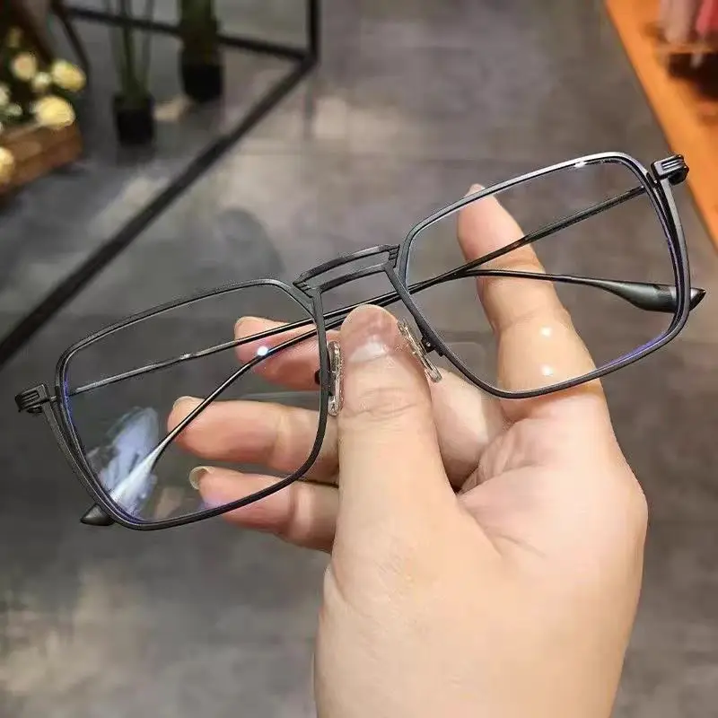 

Retro Titanium Alloy Anti-Blue Light Reading Glasses For Men And Women Metal Frame High Quality Versatile Protective Flat Glass