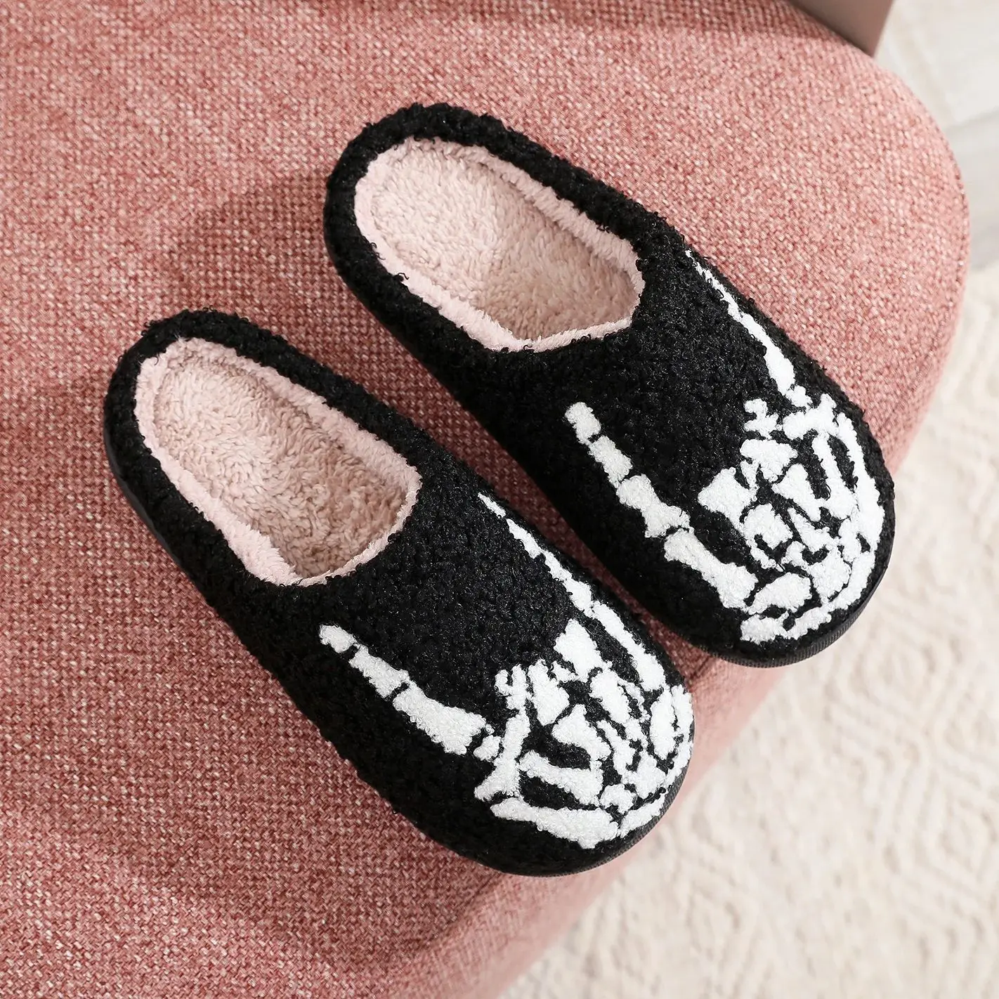 Skull Finger Pattern Skull Embroidery Stuffed Home Platform Cozy Wool Cotton Slippers Rock Finger Warm Non-slip Indoor Slippers Men Women Halloween