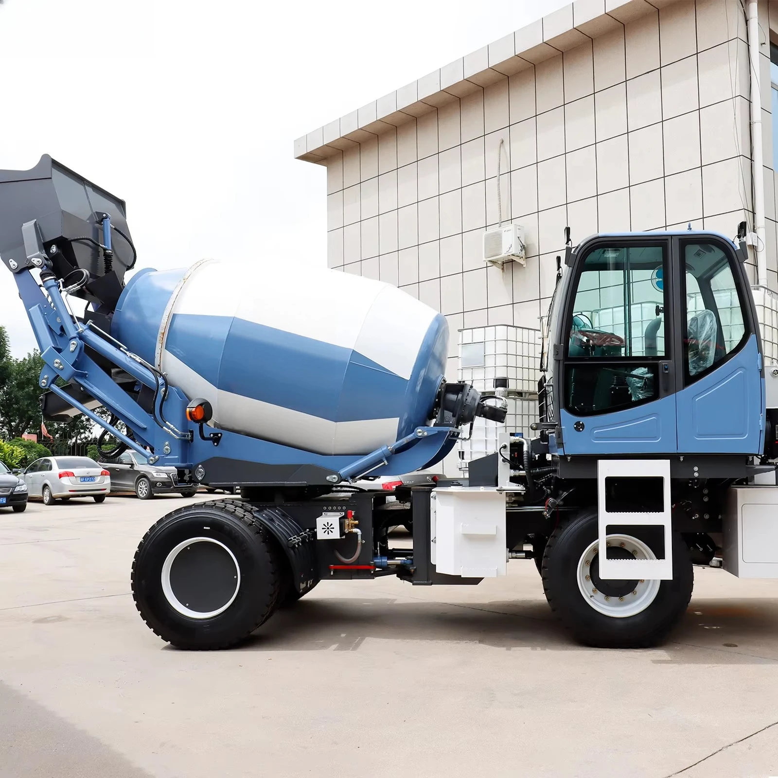 Wholesale High Quality 4 M³ Concrete Mixer Truck Concrete Pan Mixer Truck with Self Loading for Construction Works Customized