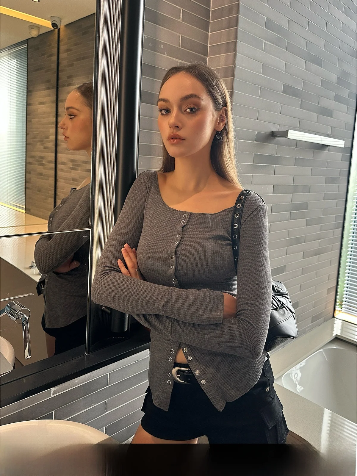 Slim Fit Short Sleeve American Retro Grey Long Sleeve T Shirt Women's Fashion Design Sensation Autumn 2026 GOGO BURN Top