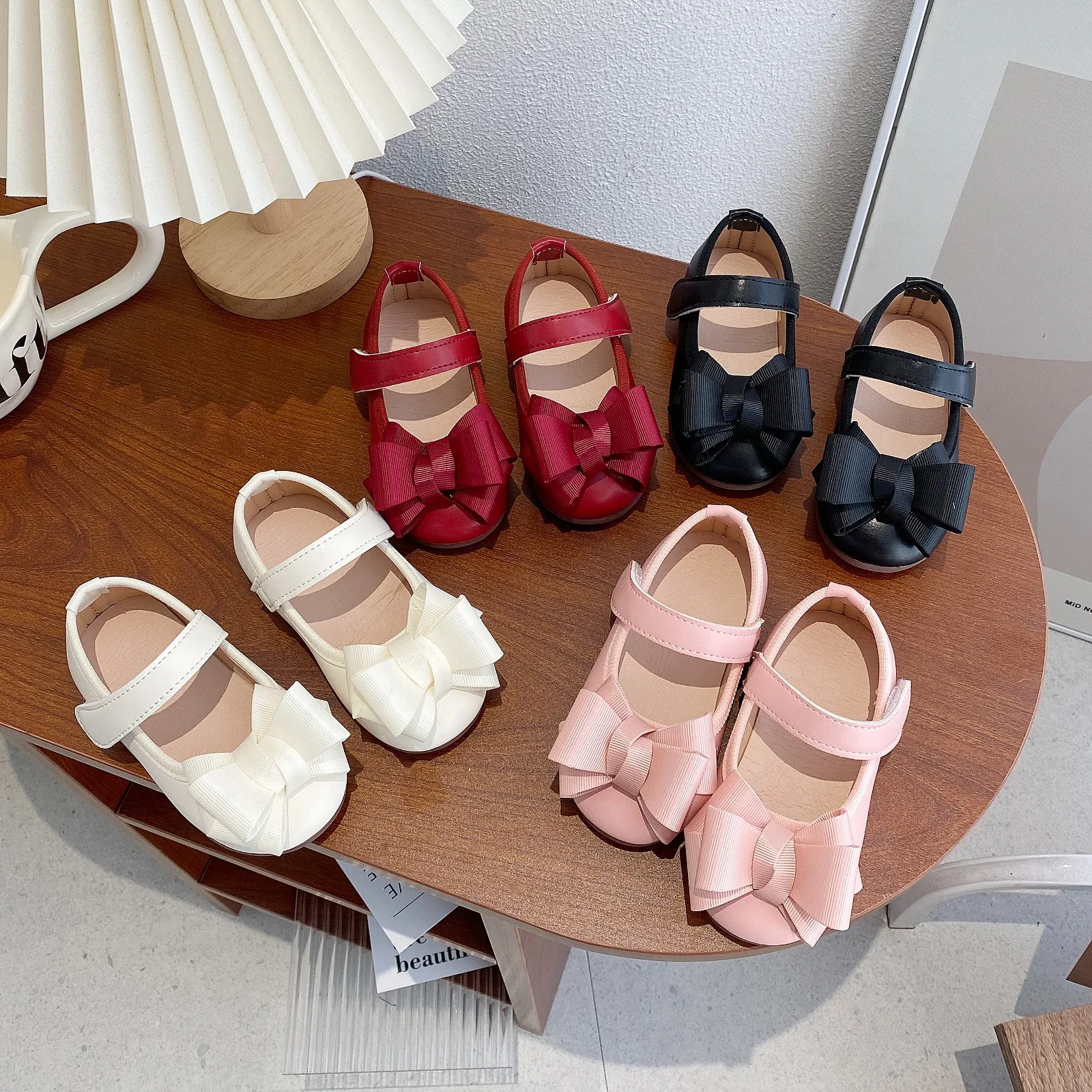 

Baby Girls Leather Shoes 2025 New Autumn Toddler Ballet Flats with Cute Bow Non-slip Elegant Princess First Walker Party Shoes