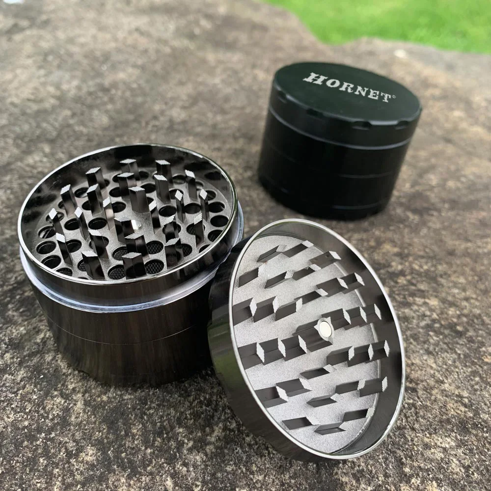 HORNET Tobaco Herb Amoladora Zinc Alloy 4 Part 56 MM Metal Herb Amoladora with Diamond Teeth Hand Miller Spice Mill Crusher