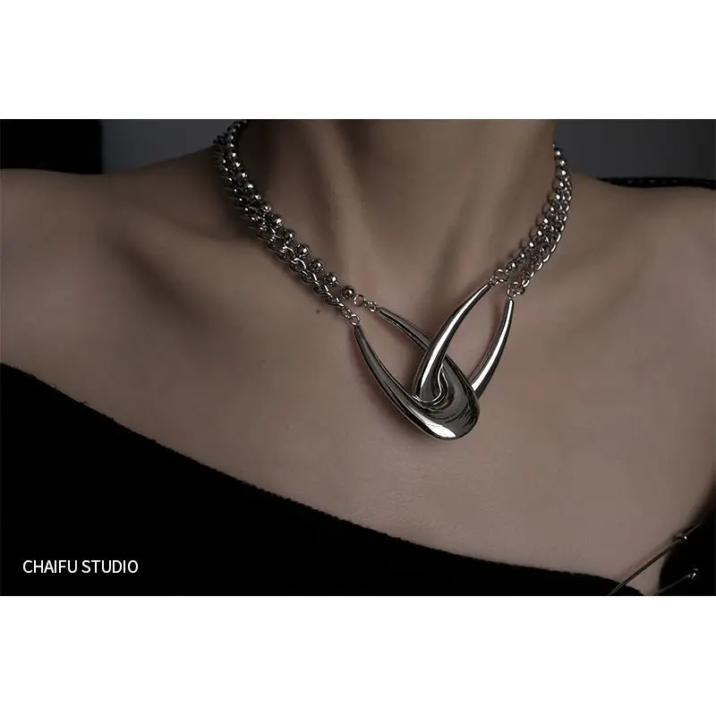 Double ring interlocking necklace with a sense of luxury  Instagram style European and American new cool style hip-hop