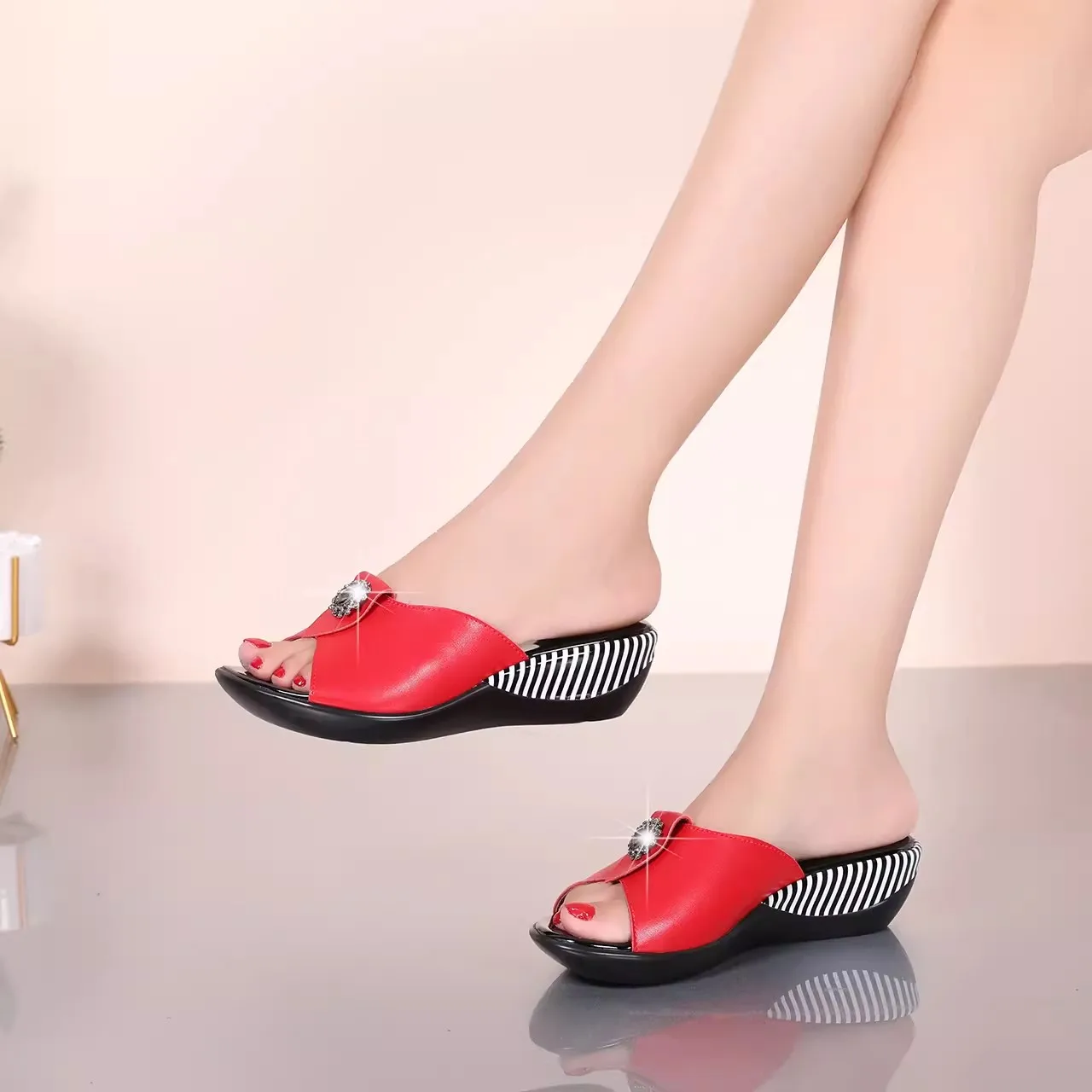 slippers Genuine Leather Slippers New Fashion Antiskid Summer Slippers Womens Rhinestone Sandals