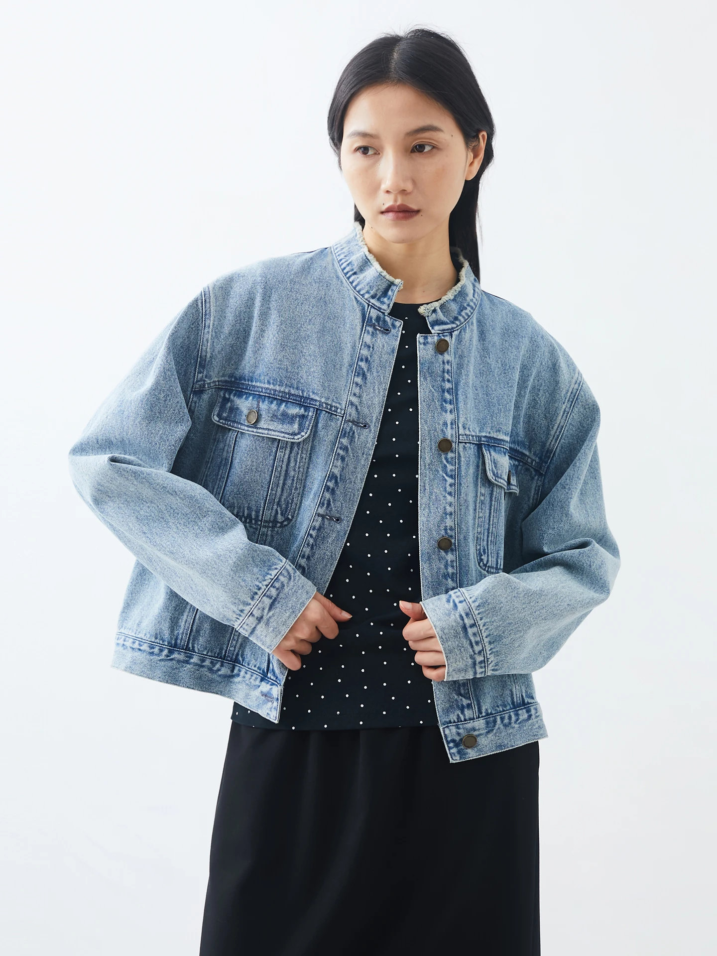 

Ретро джинсовая куртка с эффектом потертости, женская, новогодняя, новая модель, приталенная, с длинными рукавами, воротником-стойкой, на пуговицах, повседневная, свободного кроя, хлопковая.