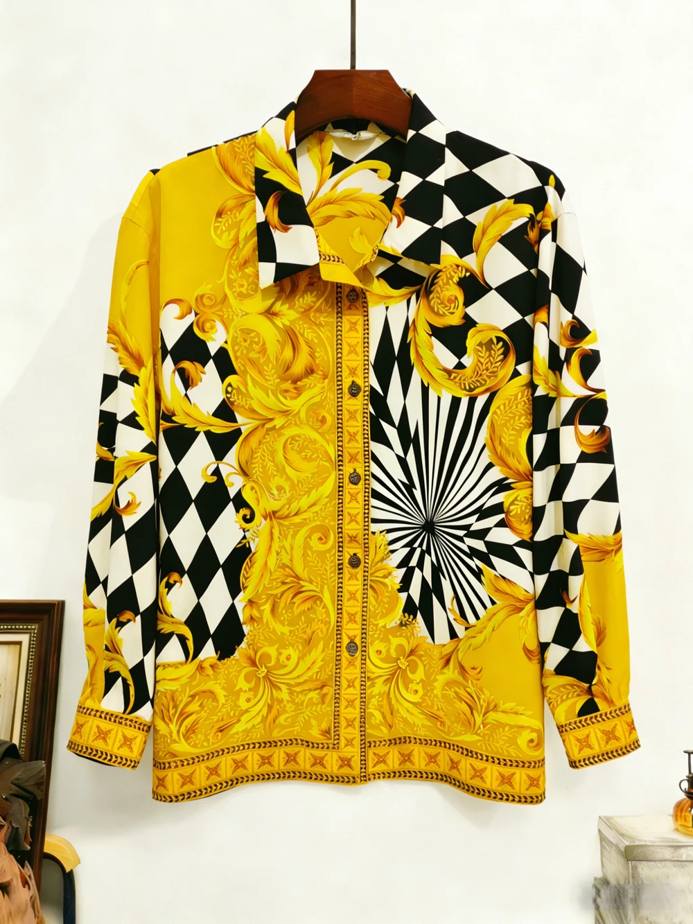 Men Luxury Red Gold Baroque Scroll Floral Diamond Print Long Sleeve Shirt Turn Down Collar Party Formal Daily Wear Tops