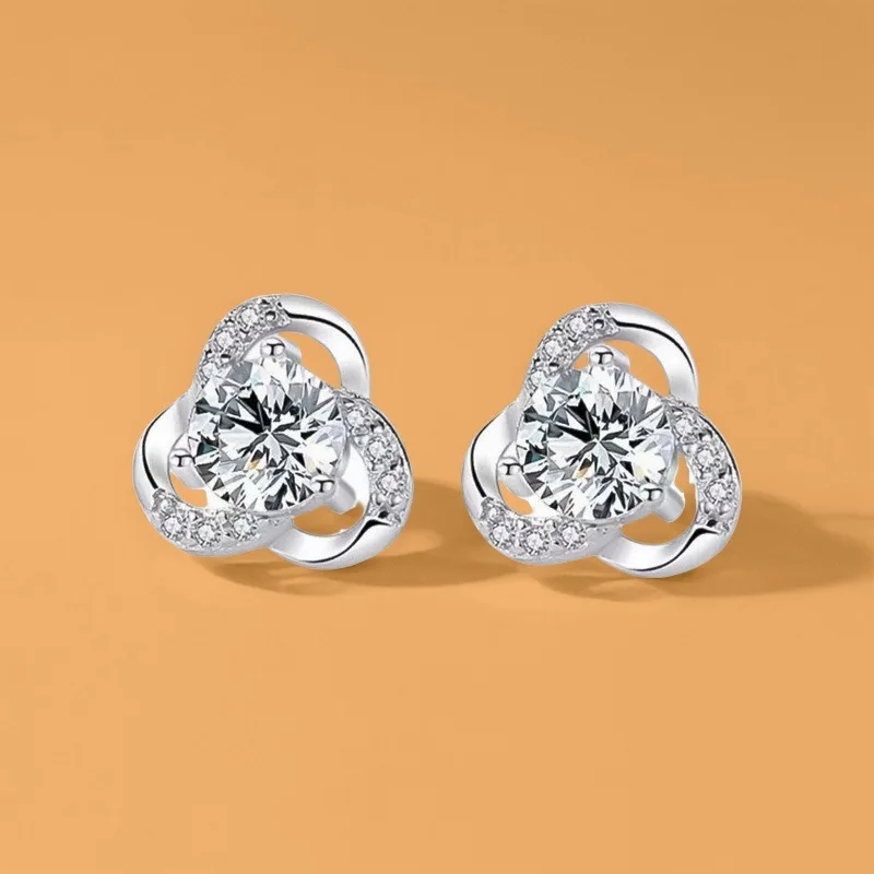 

Best-selling heart-shaped zircon stud earrings s925 Silver needle six-prong earrings Moissanite super sparkling Diamond MN111