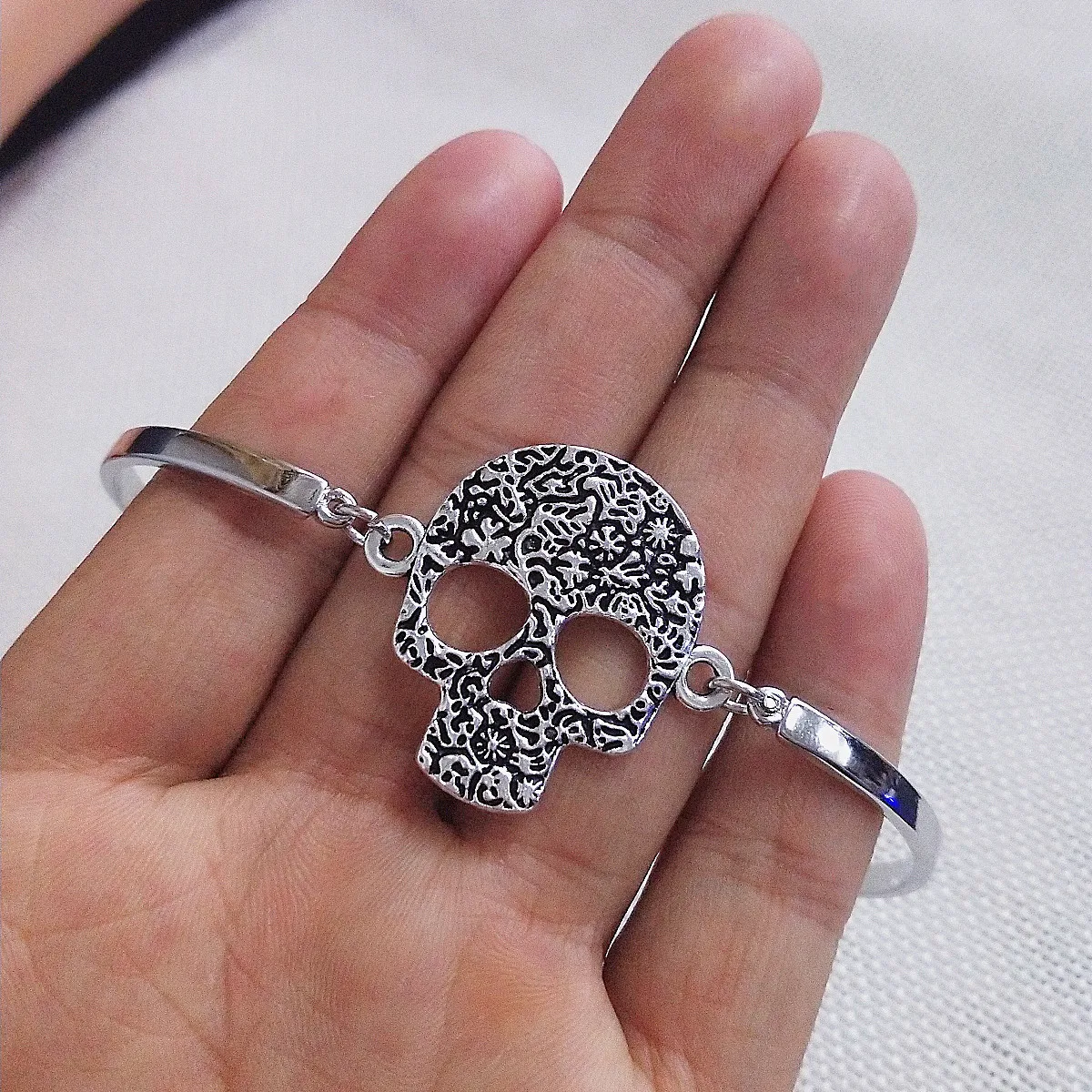 Vintage Hollow Skull Head Charm Bangle Bracelet