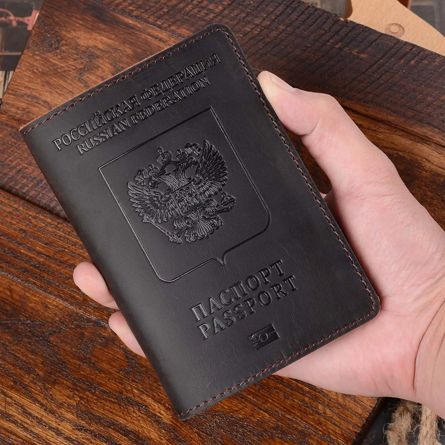 Wholesale Custom Crazy Horse Leather Russia Passport Holder Men Travel Covers Genuine Leather Passport Protector Russia
