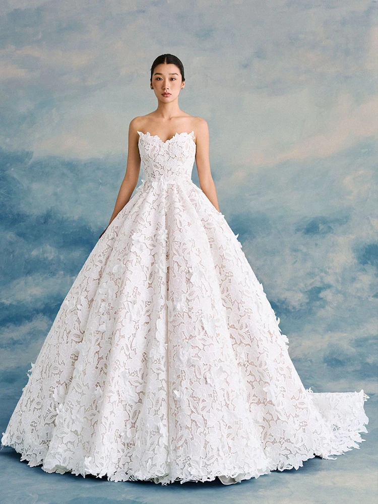 Sweetheart Lace Wedding Ball Gown With Train ,Classical Bridal Dress  Chic DW1004