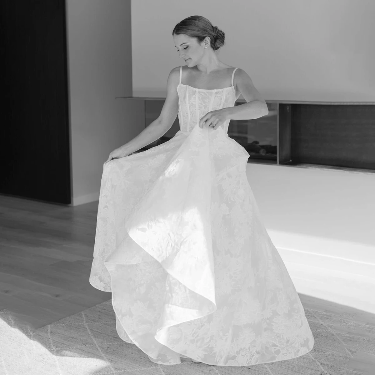 Spaghetti Straps Floral Lace Boned Wedding Dress Customized Modern Backless Sheer Bodice Plus Size Brush Train Bridal Gowns