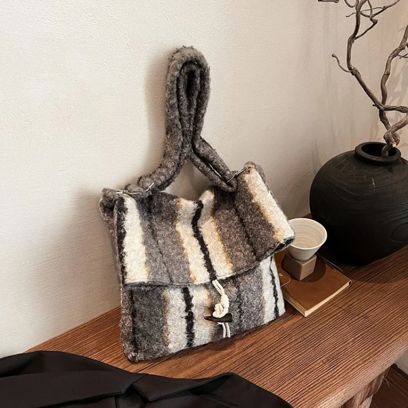 

Women Luxury Crossbody Bag Made From High Quality Leather With A Popular Classic Elegant Design