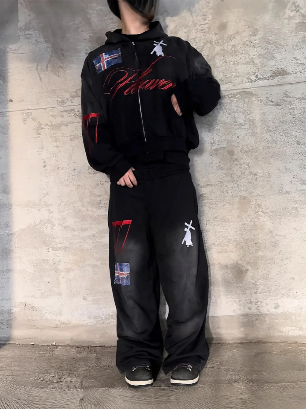 

Новый ретро-комплект Y2K в стиле панк с принтом: спортивный костюм из двух предметов в стиле Харадзюку, модный худи на молнии и повседневные брюки. Простой и универсальный, в стиле Ins.