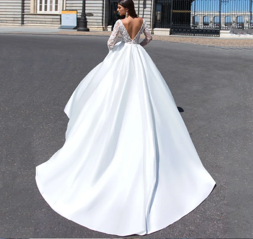ディープ V ネック ロング ノースリーブ レース アップリケ スイープ トレイン バックレス ブライダル ドレス ゴージャスな夜会服 サテン ウェディング ドレス