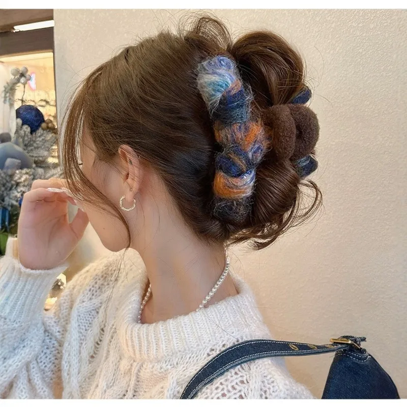 

2025 Autumn/Winter Retro Wool Bow Shark Clip - Large Size, Strong Grip, High-End, Perfect for Thick Hair & Daily Wear!