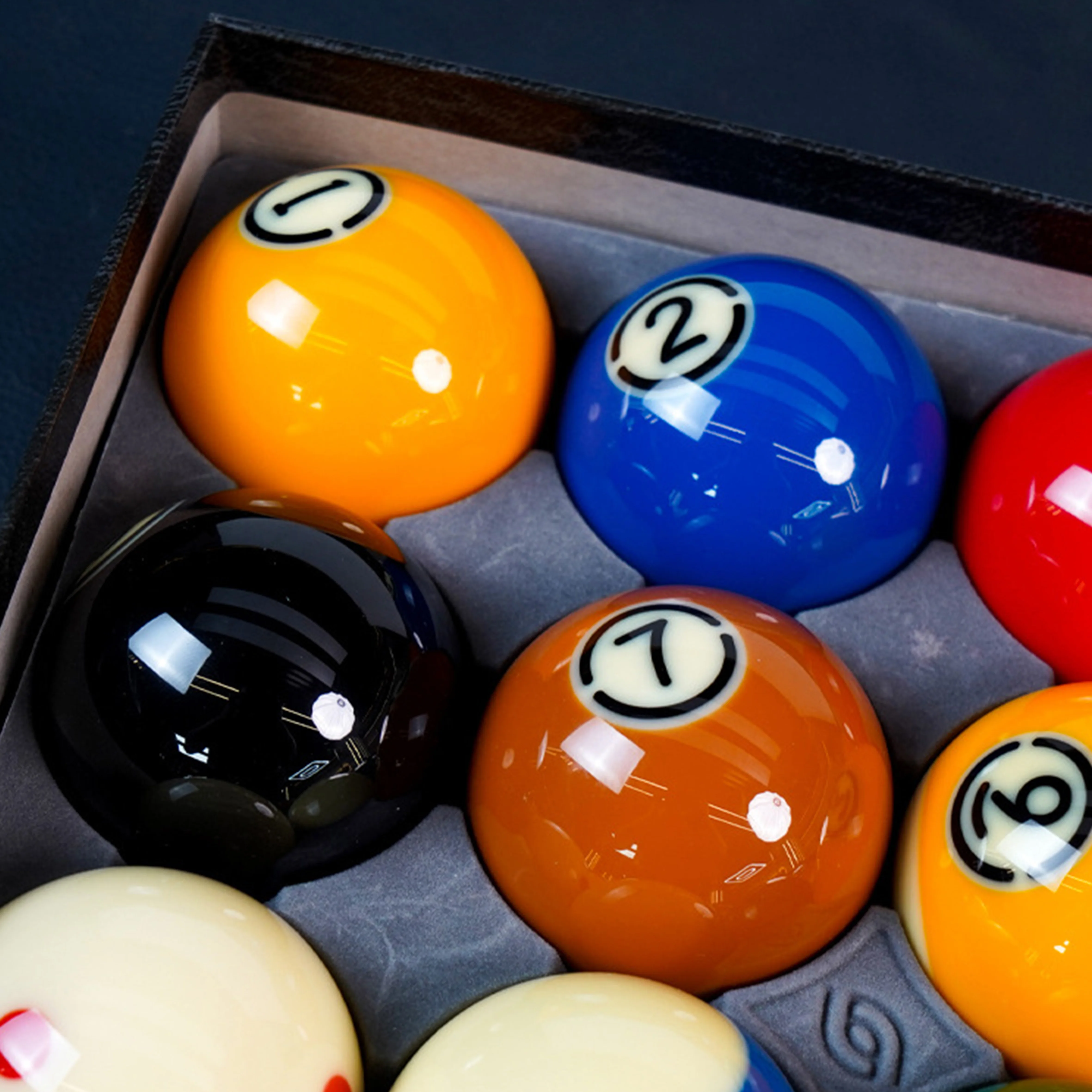 

Belgium Yalome 57.40MM Resin Wood Billiards Set Includes Chinese Billiards and Snooker/Pool Sixteen Color Options