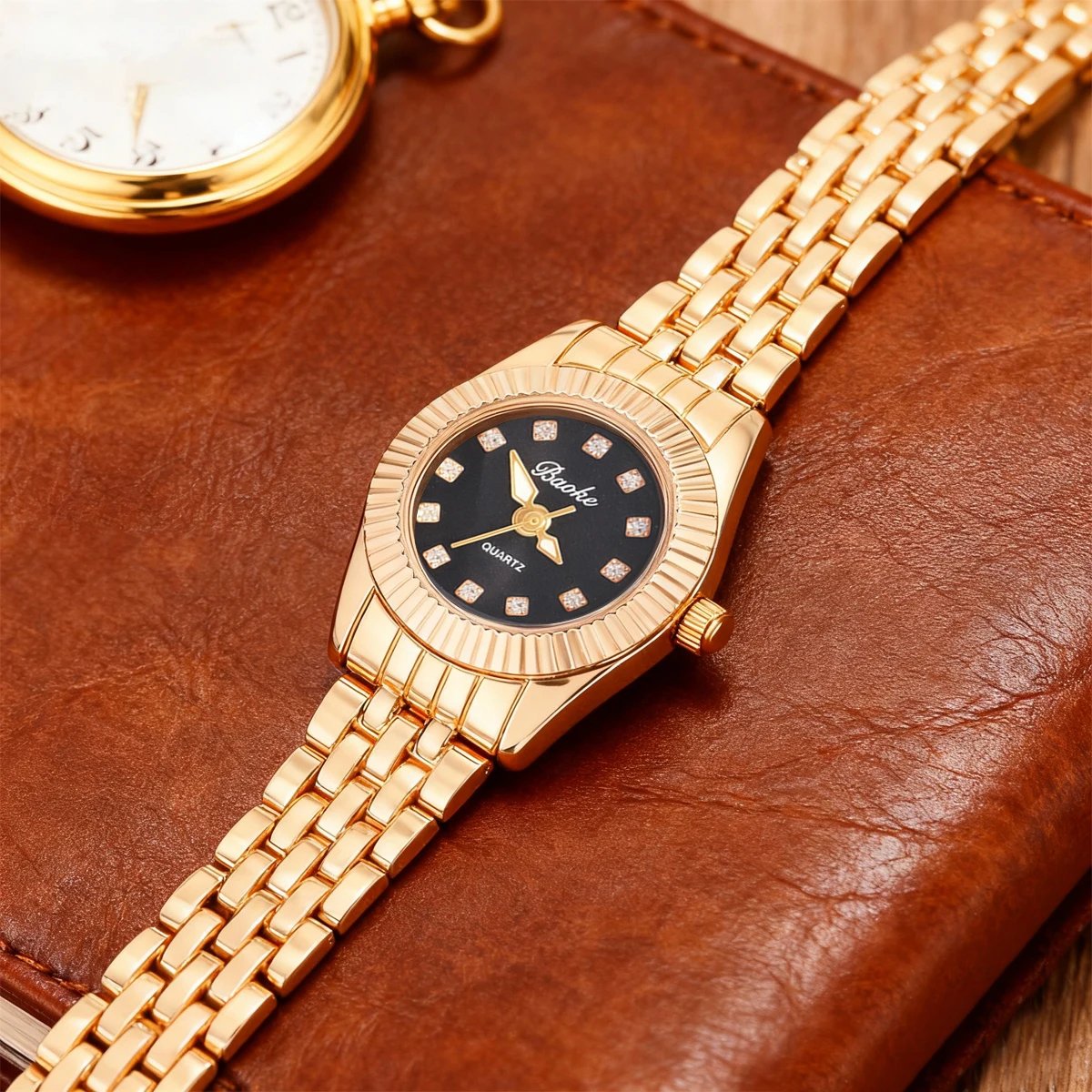 

Модные роскошные женские кварцевые часы из сплава со стразами, подходят для повседневной носки, рождественских и других праздничных подарков.