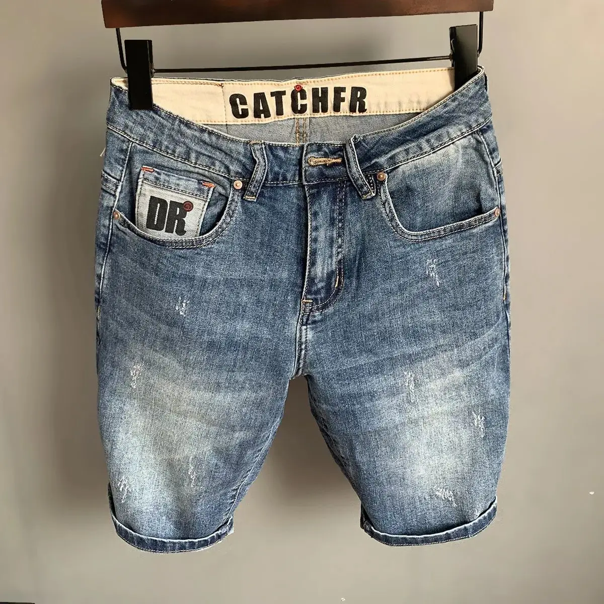 

Корейская мода 2025 года, мужские роскошные новые мужские летние классические брендовые шорты, джинсы прямого кроя с принтом, укороченные брюки длиной до колена