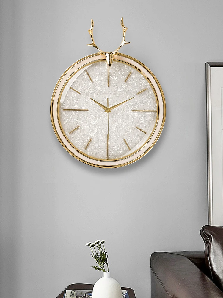 

Simple Deer Clock Wall Clock Living Room Modern Light Luxury Home Clock Personality Fashion Creative Decoration Wall Watch