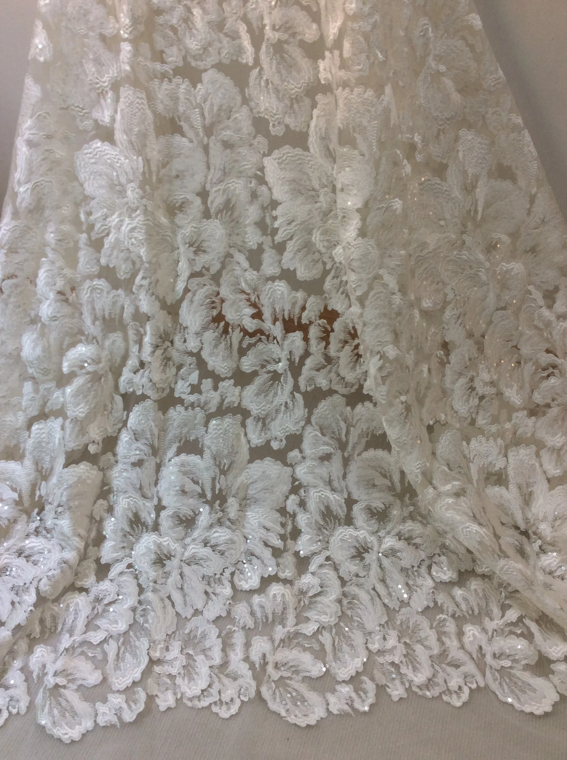 Luxury Off White Flower Fashion Design Handmade Embroidery Net Lace Fabric Sequins High Quality Fabric for Party Evening Dress