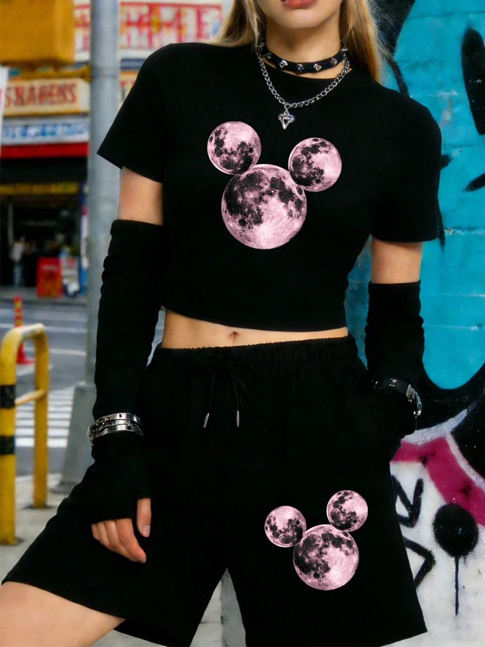 

Summer Pink Planet Prints Crop T-Shirts Shorts Womans Sexy Two Pieces Set Knee Length Pants Slim O-Neck High Elastic Soft Tops