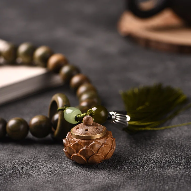 Green 1.2cm Lotus Handheld Wooden Bead Bracelet with Fragrance Pouch, Tassel, Sandalwood Beads for Men and Women