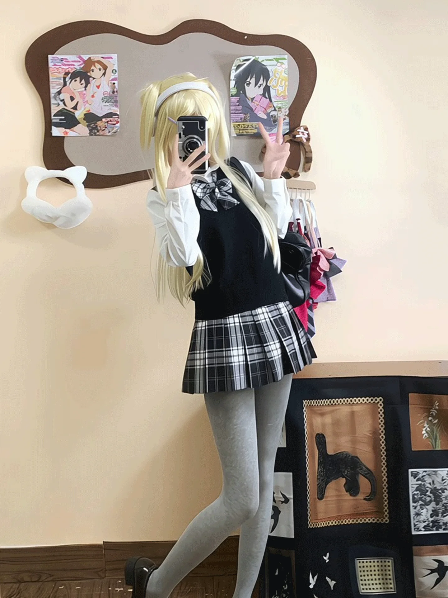 

Осенний комплект из четырех предметов: юбка в клетку, жилетка, жакет и комбинезон для женщин