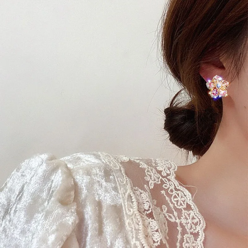 Korean Sweet Flower Shiny Zircon Stud Earrings For Women Temperament Geometric Daisy Tulip Flower Ear Studs Elegant Jewelry Gift