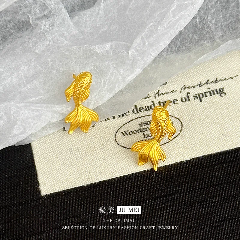 

Женские серьги с золотой рыбкой, золото 24 карата, AU999 | «Сtability» гравировка с рябьими мотивами, тонкая профессиональная элегантность.