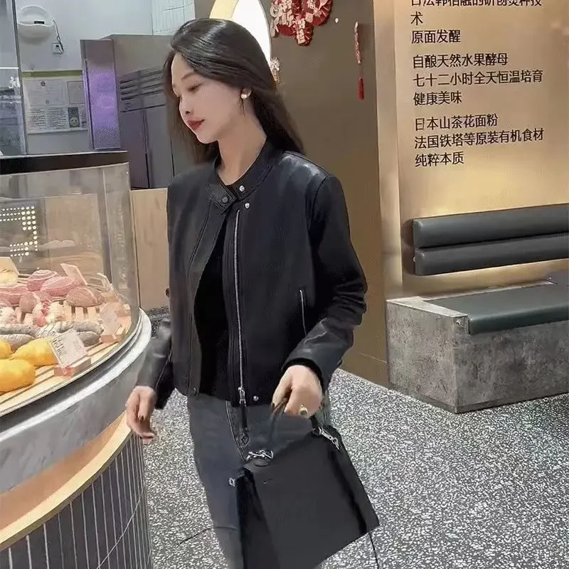 Burst Round Neck Shoulder Pad Leather Jacket Women Short 2025 Spring New Fashion Casual Small Motorcycle Simple Zipper Jacket