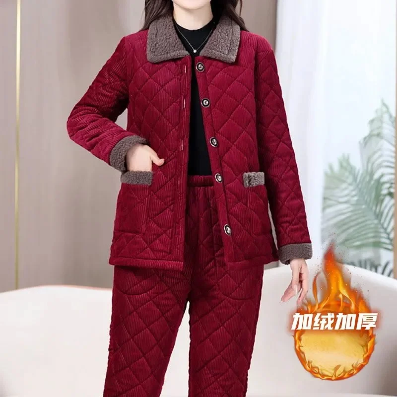 شتاء جديد إضافة المخملية رشاقته الدافئة مجموعة منتصف العمر المرأة أزياء دافئة سروال قصير القطن معطف القطن السراويل قطعتين الدعاوى