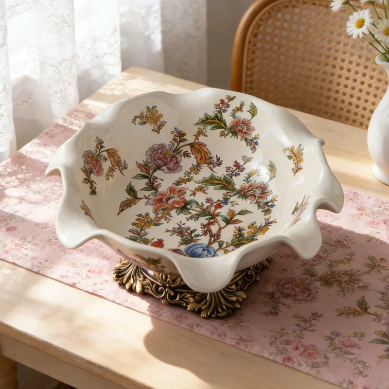 

American light luxury ceramic fruit plate high-end creative living room coffee table European retro dried fruit plate villa club