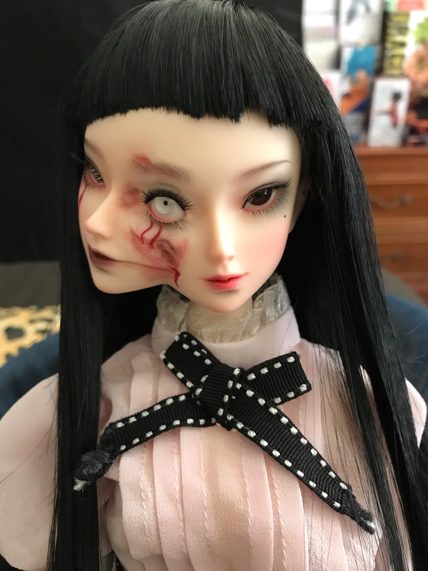 

Neue Ankunft BJD 1/4 Mio Fullset Doppel Gesicht Verbunden Horror Anime Puppe Professionelle Make-Up Premium Harz Menschlichen Ge