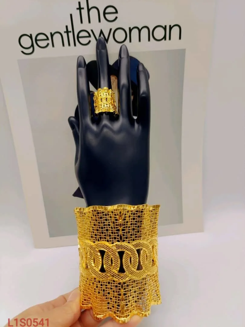 Woman Big Bracelet 18K Gold Plated Copper Dubai Flower Bangle with Ring Luxury Large Arbic Jewelry Wedding Party Gift