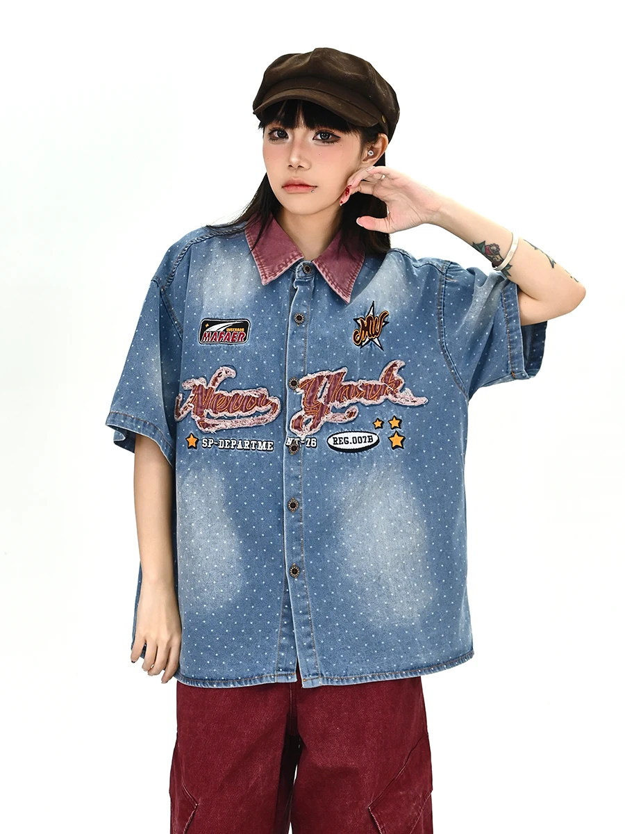 

Новинка лета: Женская джинсовая рубашка с коротким рукавом в стиле BF, свободного кроя, с принтом в горошек и буквенными нашивками, удобная повседневная модная модель