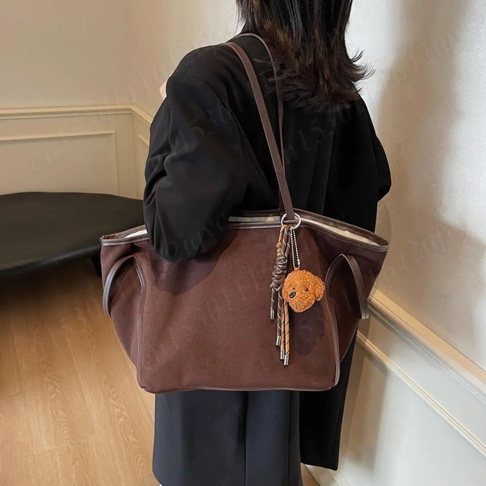 Women PU Shoulder Bag Slouchy Tote Bag Stylish Single Shoulder Bag Hasp Closure Minimalist Handbags with Pendant Simple Work Bag