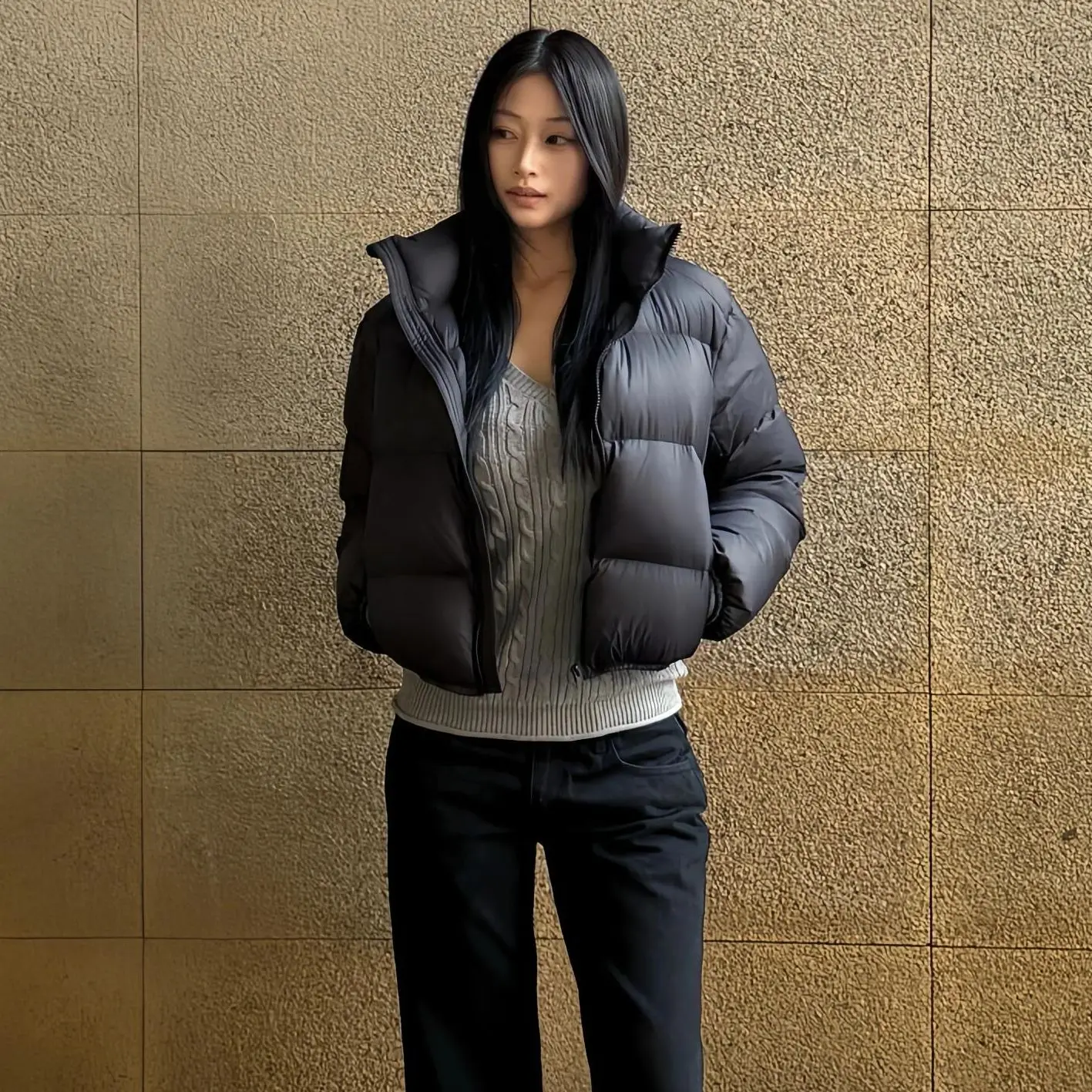 Chaqueta acolchada corta negra con cuello levantado para mujer, abrigo de pan con relleno de tela de poliéster gruesa, estilo 2025