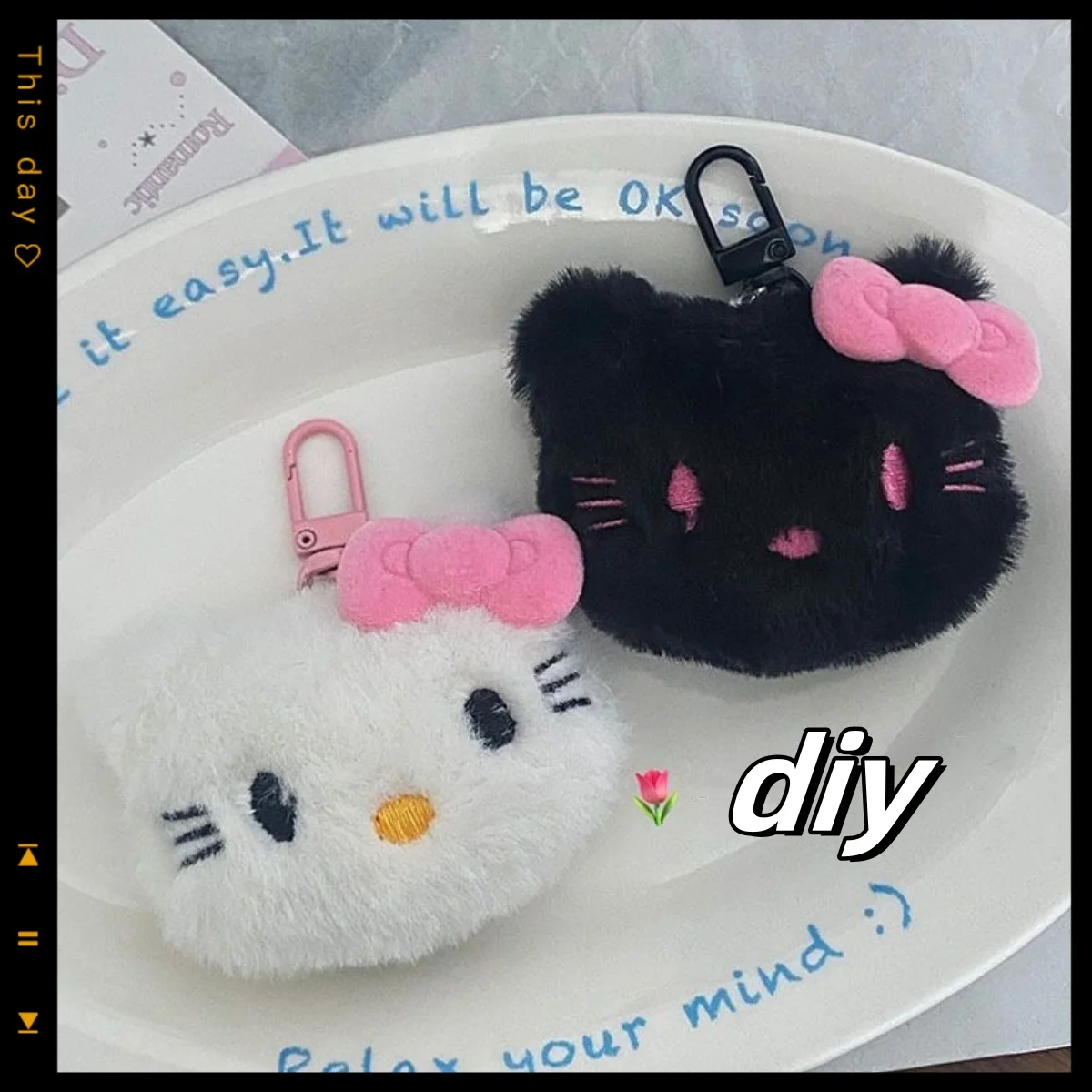 

Kawaii hello kitty anime peripherals cute keychain black and pink bow doll bag diy keychain ladies wholesale Europe and America